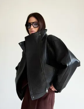 Черная женская кожаная куртка