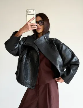 Черная женская кожаная куртка