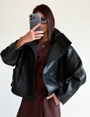 Черная женская кожаная куртка