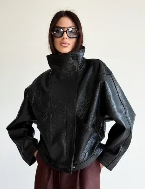 Черная женская кожаная куртка