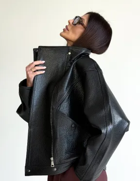 Черная женская кожаная куртка