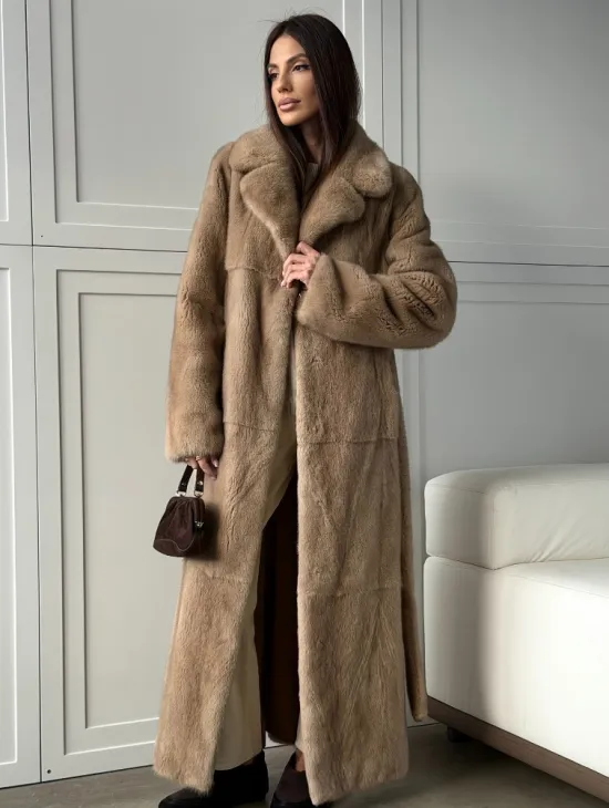 Прямая шуба из меха норки с поясом (бежевая)