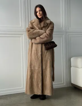 Прямая шуба из меха норки с поясом (бежевая)