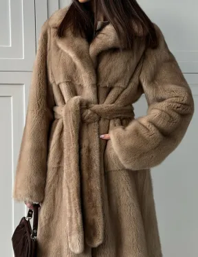 Прямая шуба из меха норки с поясом (бежевая)