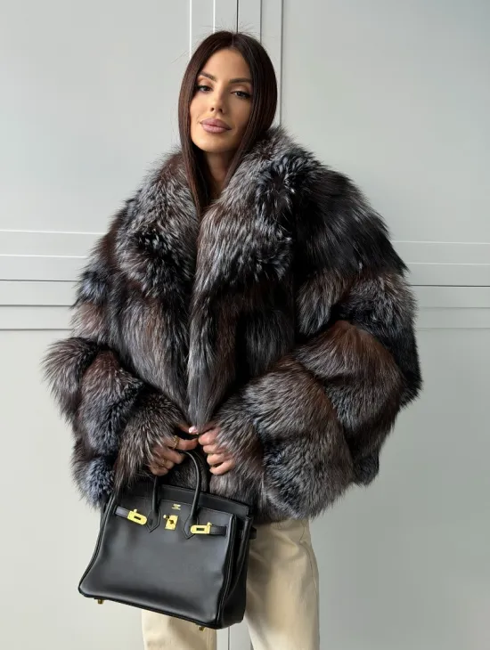 Шуба из меха блюфрост - воротник английский