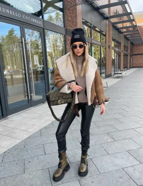 Дубленка - бомбер со спущенным плечом из натуральной овчины