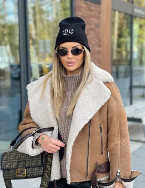 Дубленка - бомбер со спущенным плечом из натуральной овчины