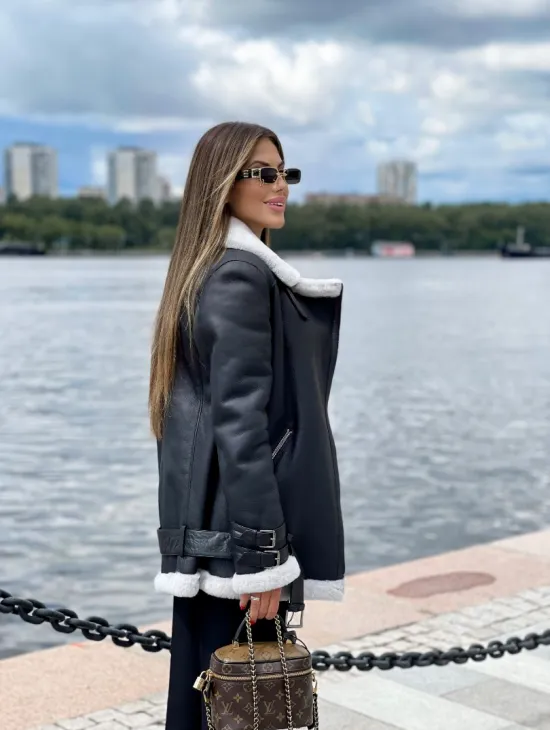 Черный авиатор на белой овчине