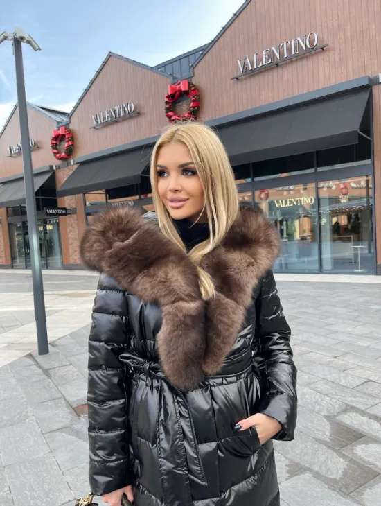 Пальто - пуховик с капюшоном из финского песца