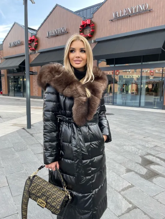 Пальто - пуховик с капюшоном из финского песца