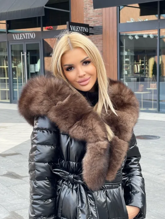 Пальто - пуховик с капюшоном из финского песца