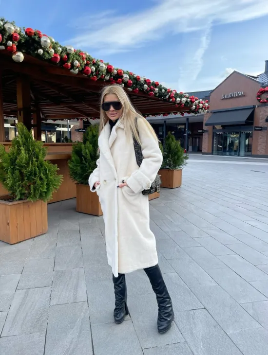 Экошуба в белом цвете с английским воротником