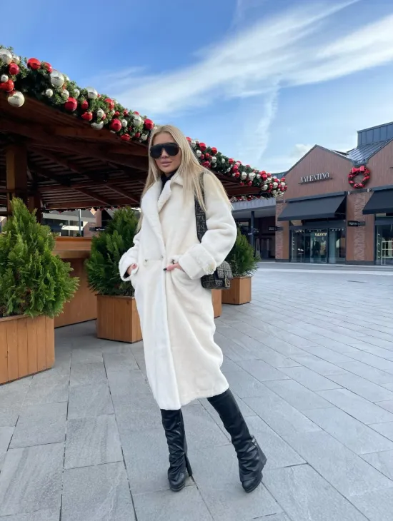 Экошуба в белом цвете с английским воротником