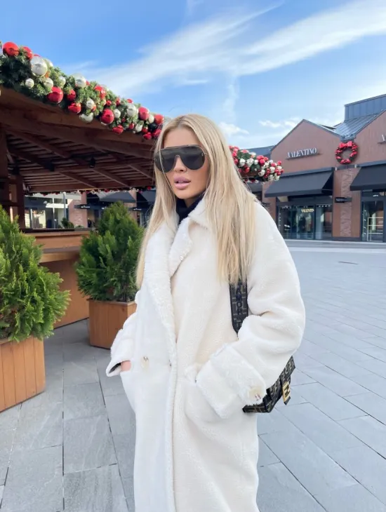 Экошуба в белом цвете с английским воротником