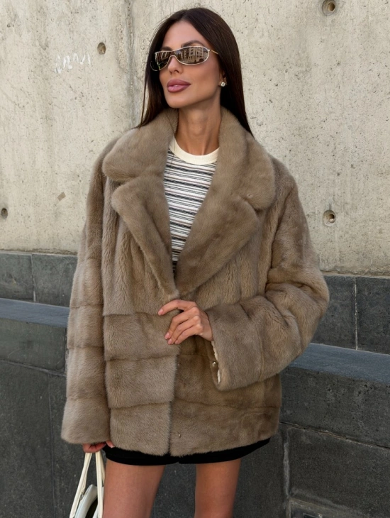 Шуба из норки SAGA FURS  с английским воротником - цвет пастель - фото 0