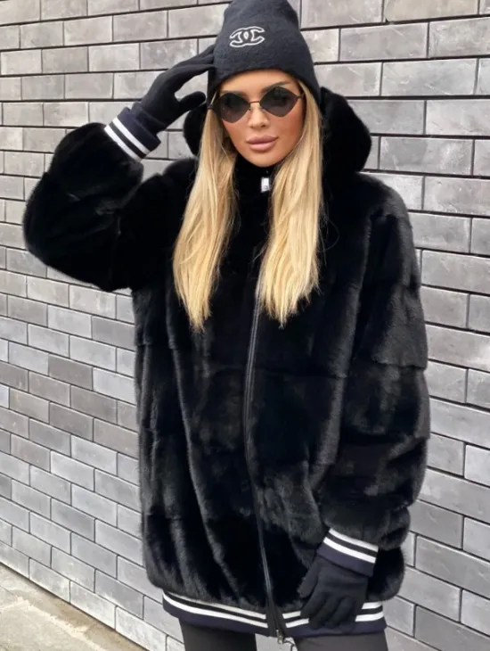 Удлиненный бомбер из меха скандинавской норки с капюшоном на молнии