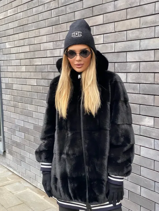 Удлиненный бомбер из меха скандинавской норки с капюшоном на молнии