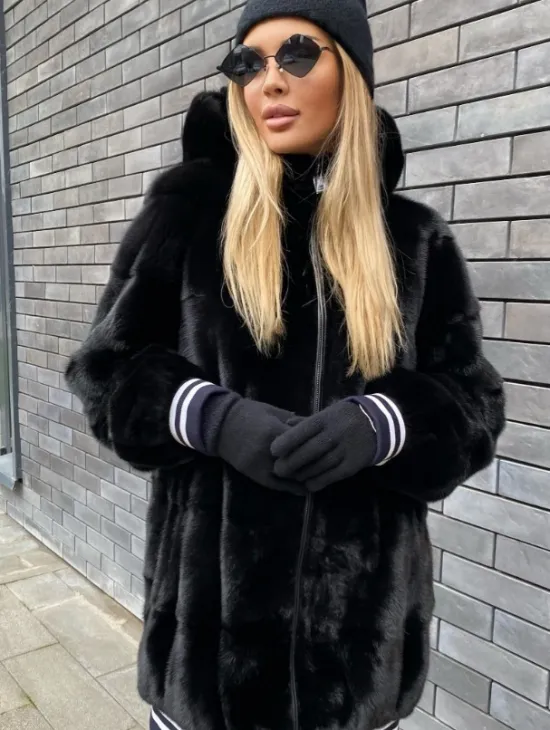 Удлиненный бомбер из меха скандинавской норки с капюшоном на молнии