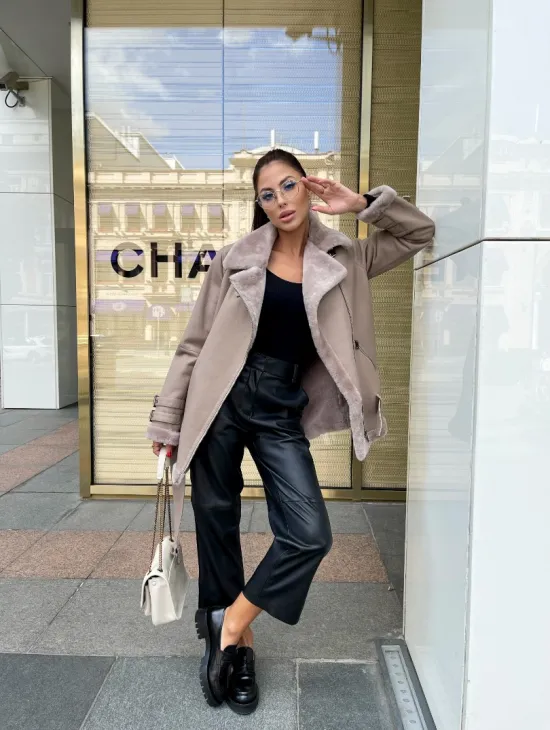 Авиатор дубленка из натуральной овчины в бежевом оттенке