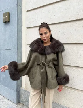 Пальто - пончо из натуральной шерсти с капюшоном из меха песца