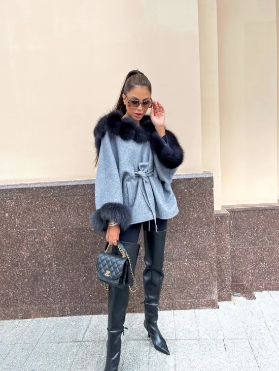 Пончо из натуральной шерсти с капюшоном из песца