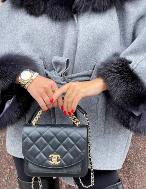 Пончо из натуральной шерсти с капюшоном из песца