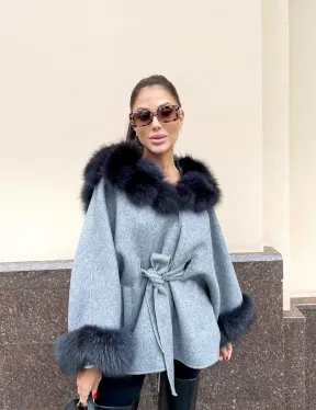 Пончо из натуральной шерсти с капюшоном из песца