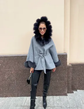 Пончо из натуральной шерсти с капюшоном из песца