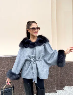 Пончо из натуральной шерсти с капюшоном из песца
