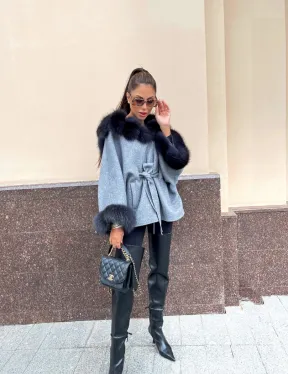 Пончо из натуральной шерсти с капюшоном из песца