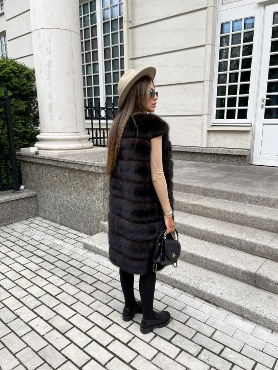 Жилет из куницы в цвете соболь