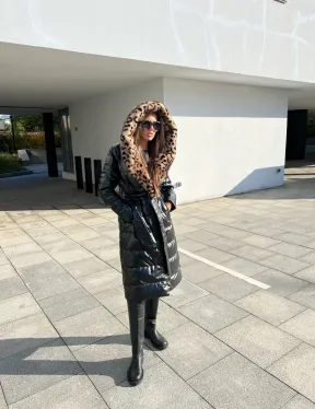 Пуховик с отделкой из меха аукционной норки в анималистическом стиле