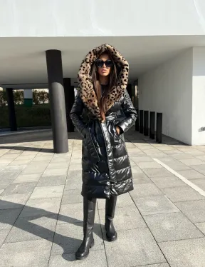 Пуховик с отделкой из меха аукционной норки в анималистическом стиле