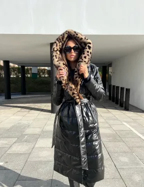 Пуховик с отделкой из меха аукционной норки в анималистическом стиле