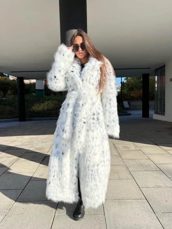 Удлиненная шуба из экомеха под рысь