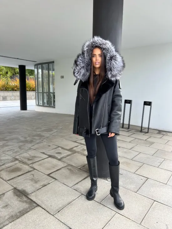 Дубленка - косуха с капюшоном из меха чернобурой лисы