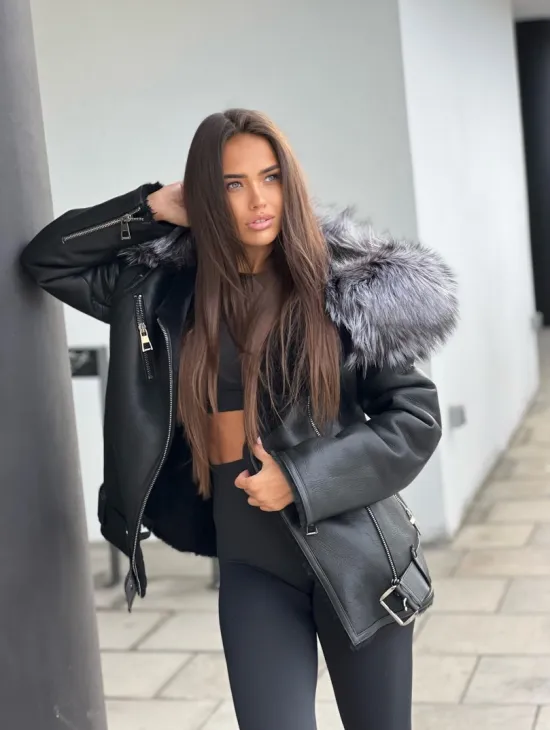 Дубленка - косуха с капюшоном из меха чернобурой лисы