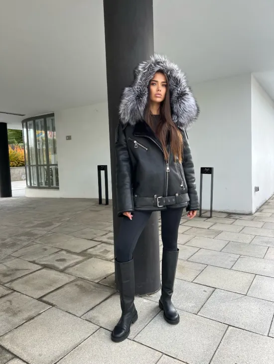 Дубленка - косуха с капюшоном из меха чернобурой лисы