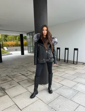 Дубленка - косуха с капюшоном из меха чернобурой лисы