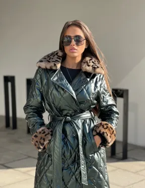 Пальто - пуховик с воротником из меха норки в цвете изумруд