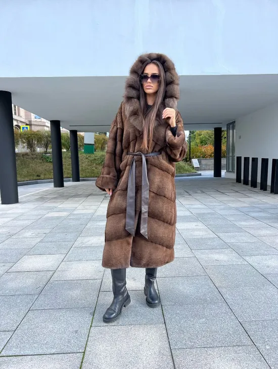 Шуба из аукционной норки NAFA MINK с капюшоном из меха куницы