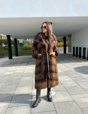 Шуба из аукционной норки NAFA MINK с капюшоном из меха куницы