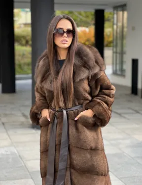 Шуба из аукционной норки NAFA MINK с капюшоном из меха куницы