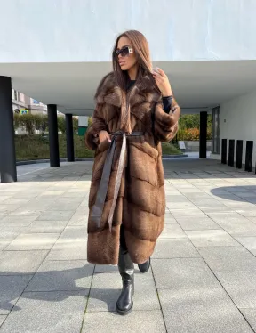 Шуба из аукционной норки NAFA MINK с капюшоном из меха куницы