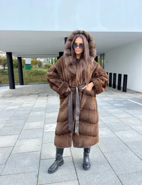 Шуба из аукционной норки NAFA MINK с капюшоном из меха куницы