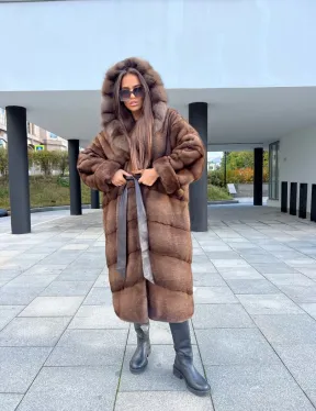 Шуба из аукционной норки NAFA MINK с капюшоном из меха куницы