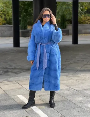 Удлиненная норковая шуба с поясом в голубом оттенке