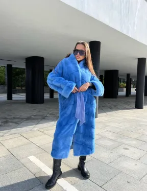 Удлиненная норковая шуба с поясом в голубом оттенке