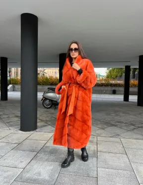 Шуба из меха скандинавской норки в оранжевом оттенке