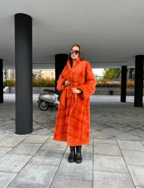 Шуба из меха скандинавской норки в оранжевом оттенке